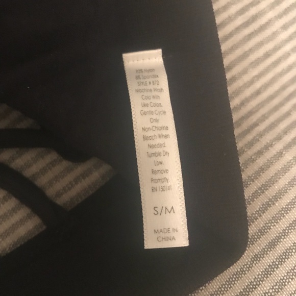 NWOT Black Crossback Sports Bra - Picture 6 of 6